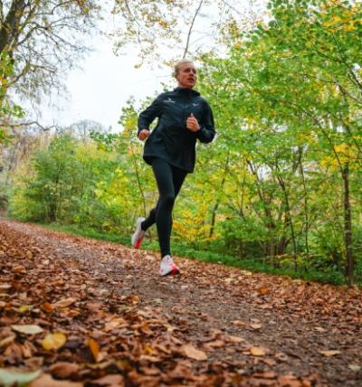 Flere sko, færre skader? Dansk rekordholder på maraton og 10 km forklarer, hvorfor variasjon er nøkkelen