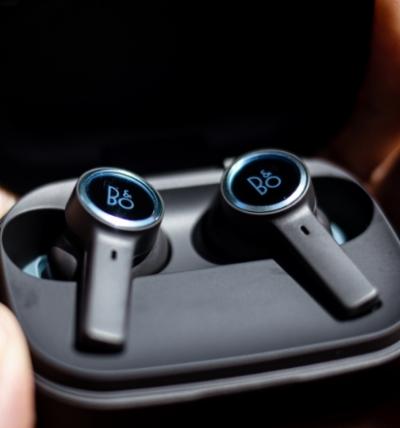 TEST: B&O Beoplay EX hodetelefoner – Suveren lyd, passform og design