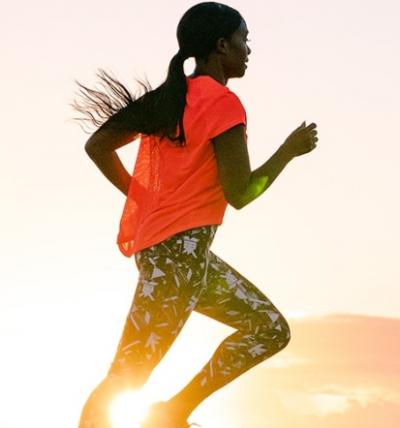 Opplev lys i en mørk tid med den nye kolleksjonen fra ASICS; ASICS Sunrise Red