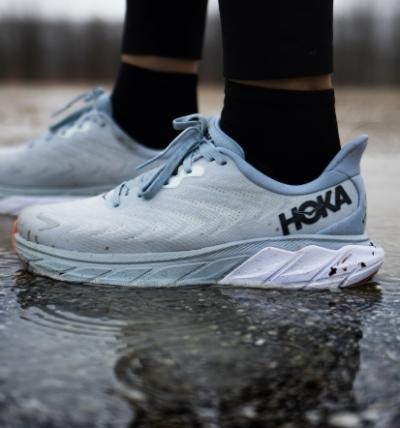 Test: HOKA One One Arahi 6 - lett og komfortabel stabilitetssko!