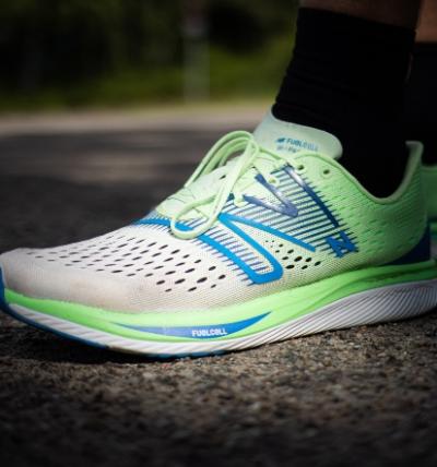 TEST: New Balance FuelCell SuperComp Pacer – Race-sko med karbon til korte distanser