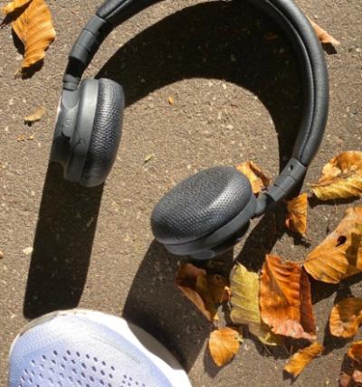 Test av Boom Miini By Miiego - Award-vinnende lyd og komfort i en lett utgave