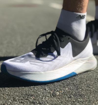 TEST: New Balance FuelCell TC – Konkurranse-sko med karbonplate