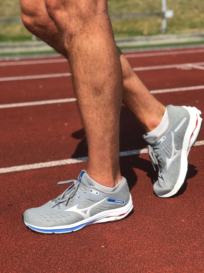 mizuno wave rider 24