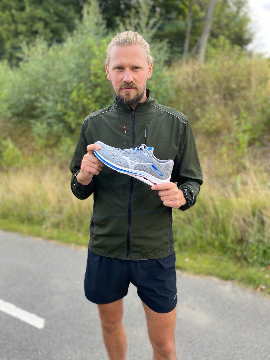 mizuno wave rider 24